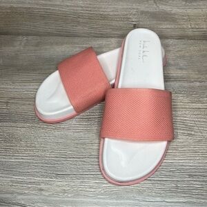 Pink and white Nicole miller woven cloud slides size 10